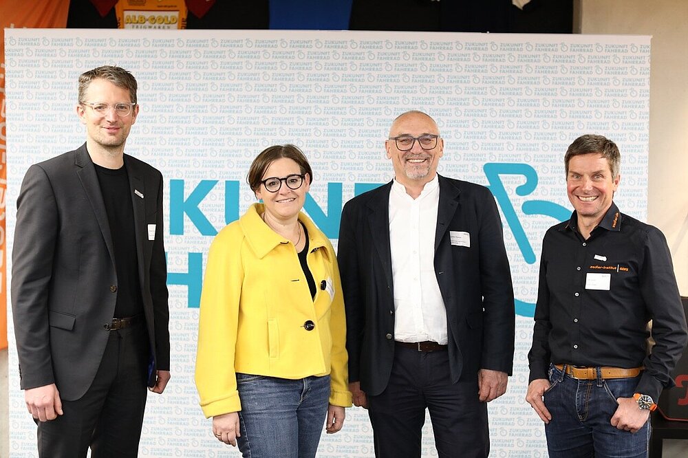Frühlingsempfang von Zukunft Fahrrad 2024 in Ludwigsburg: Wasilis von Rauch (Zukunft Fahrrad), Silke Gericke (Bündnis 90 / Grüne, Landtagsabgeordnete), Günter Riemer (Vorstandsvorsitzender AGFK-BW) und Dirk Zedler (Institut Zedler). Bild: Zukunft Fahrrad, 2024